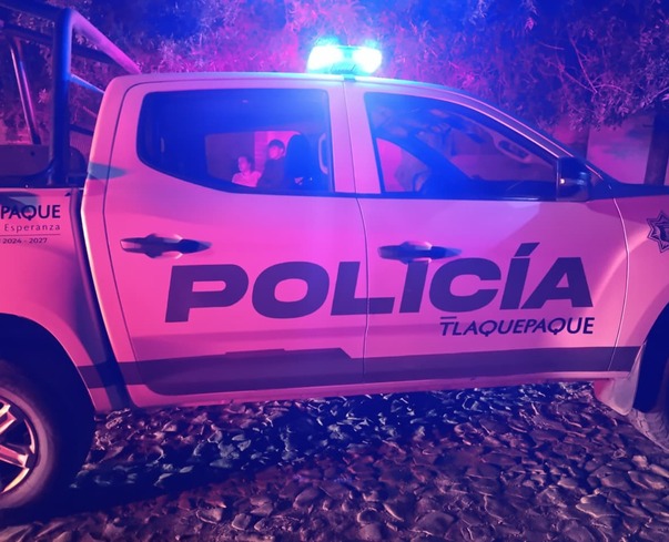 Agrupamiento Fénix de Tlaquepaque detuvo a un sujeto tras detectar una camioneta Honda robada con violencia en la colonia Artesanos.