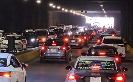 Vehículos de Uber manifestandose