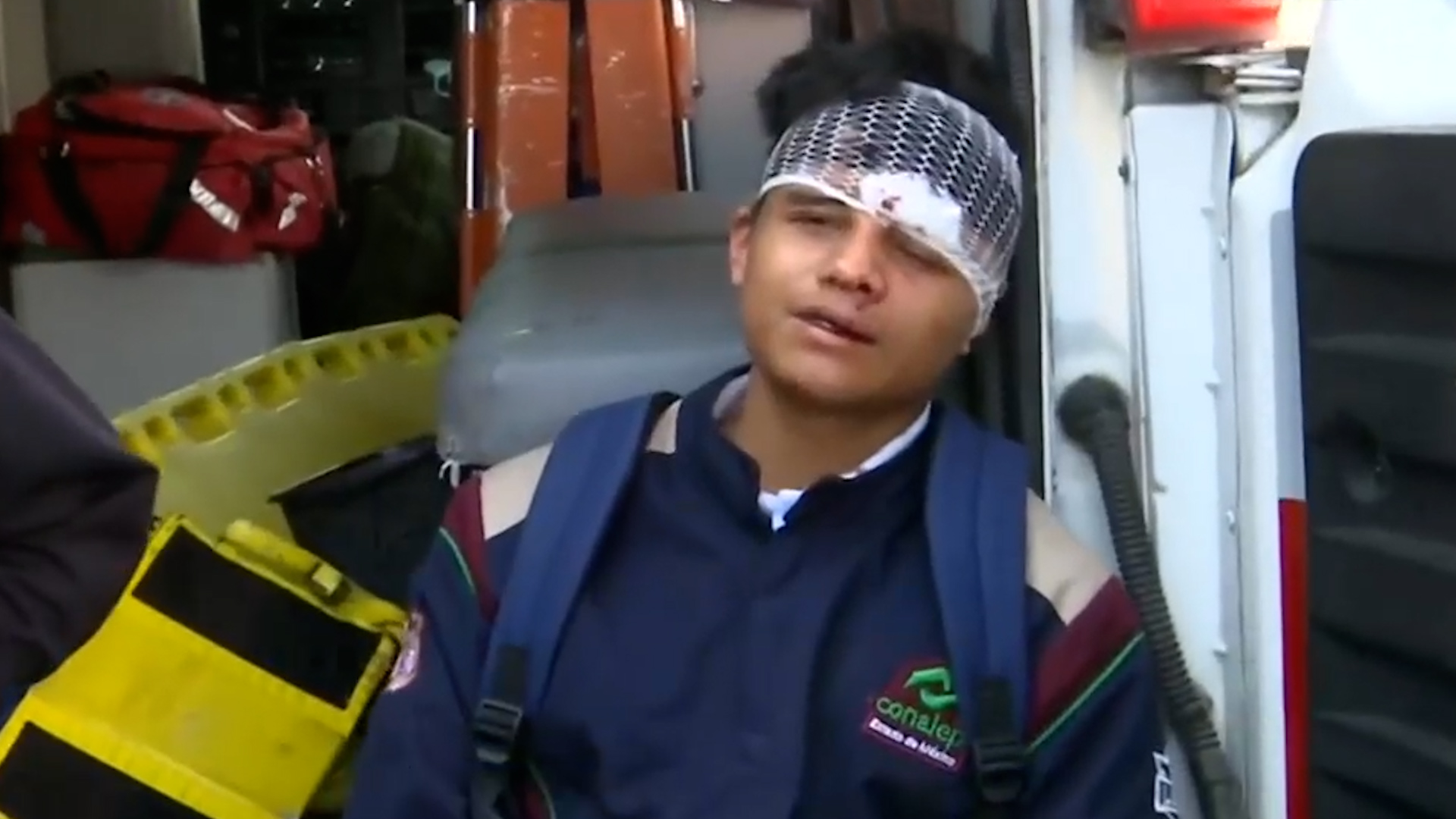 Terrible accidente en el Trolebús Santa Marta-Chalco. Unidad se estrella contra poste; familias denuncian negligencia y exigen justicia por los lesionados.