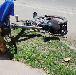 Bicicleta en color gris y negro