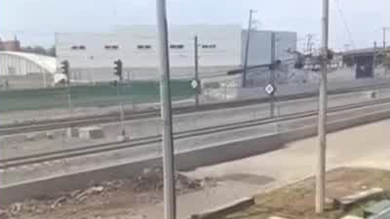 Una fuga de gas en Tultitlán, provocada por obras de repavimentación, obligó a desalojar a más de 200 vecinos cerca del Tren Suburbano Lechería-AIFA.