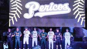 jugadores de pericos de puebla en la presentación del roster y el nuevo uniforme de la temporada 2026
