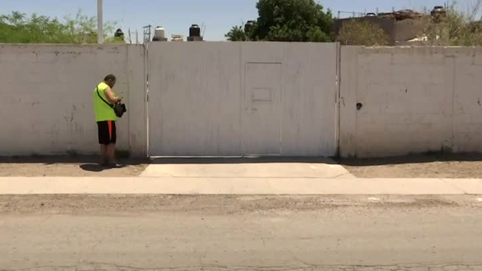 Una riña entre dos jovencitas de 13 años se suscitó en una escuela secundaria de Gómez Palacio; autoridades están en el lugar.