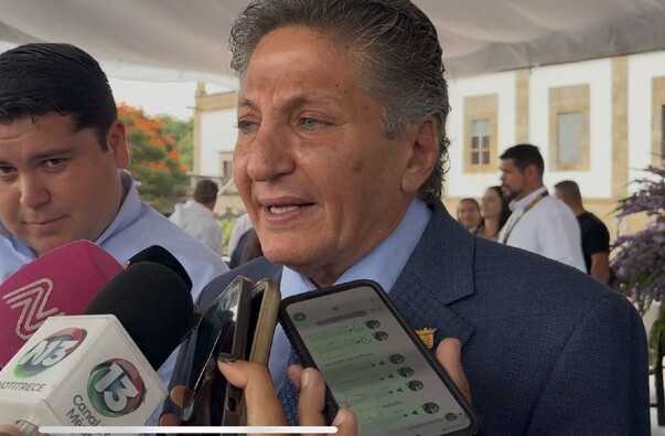 el presidente municipal de zapopan Juan jose Frangie atendiendo a los medios, depues dela misa de binevenida de la virgen de zapopan