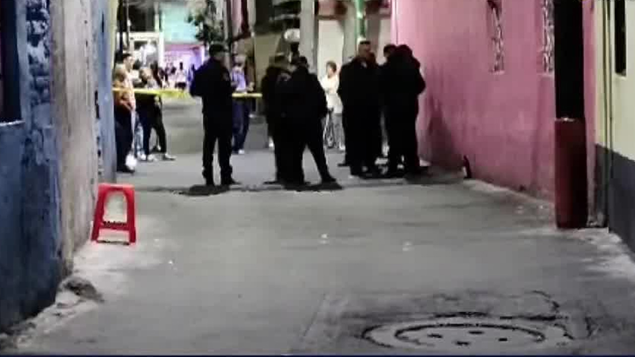 Una balacera en la colonia San Miguel Amantla, alcaldía Azcapotzalco, dejó un muerto y tres personas heridas.