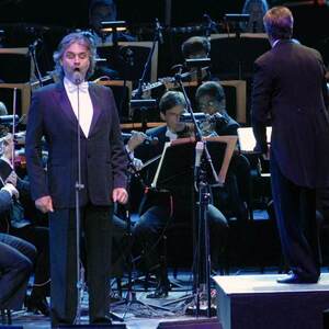 Andrea Bocelli estará presente en el Zócalo de la Ciudad de México con un concierto gratuito.
