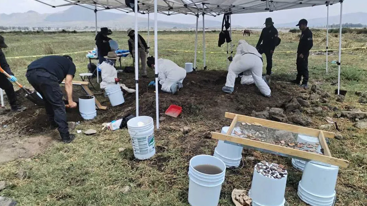 Colectivos de búsqueda reportaron el hallazgo de más de mil restos óseos en los límites de Tláhuac y Valle de Chalco.