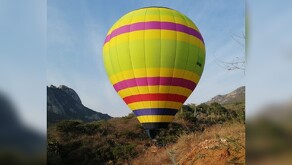 Alcalde de Querétaro viajaba en un globo aerostático cuando el conductor tuvo que hacer un aterrizaje de emergencia en una zona cerca de Peña de Bernal.