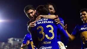 Celebración de Pumas tras el gol de Jordan Carillo.