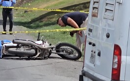 Motocicleta en carretera, tirada
