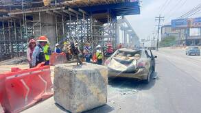 El percance ocurrió en los carriles con dirección del Aeropuerto