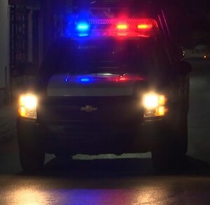 Al menos cinco personas resultaron lesionadas, algunas con golpes visibles, aunque hasta el momento no se ha precisado la gravedad de las heridas.