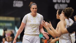 Jugadora de Fuerza Regia Femenil en el segundo juego de la serie ante Correcaminos.