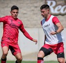 Alfonso Gonzalez en un entrenamiento dispuntando el balon con un compañero