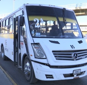 Usuarios enfrentan largas esperas, unidades saturadas y altos costos; el transporte en Saltillo no mejora