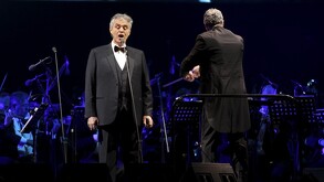 Concierto de Andrea Bocelli con Los Ángeles Azules y Ximena Sariñana en el Zócalo CdMx.