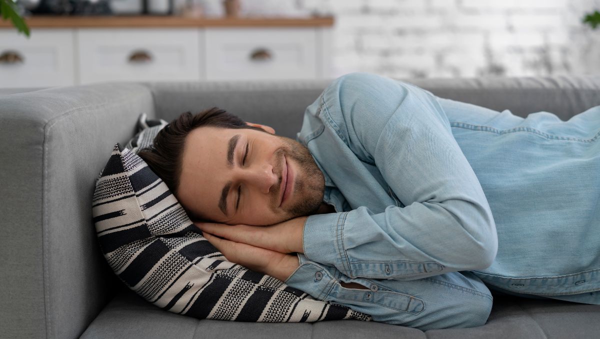 Tomar siestas puede tener efectos negativos: cómo recuperar energía sin comprometer tu salud