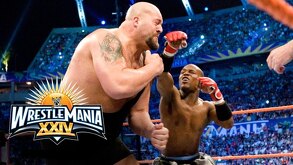 Floyd Mayweather vs Big Show en su pelea en WrestleMania 24.
