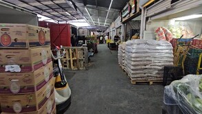 Dos trabajadores sufren fracturas tras desplome de un elevador por exceso de peso en el Mercado de Abastos. Conoce su estado de salud y los detalles del siniest