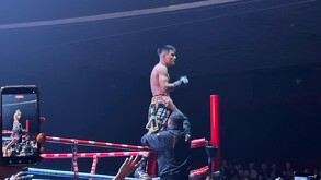 Peleador celebrando su vitoria en Gloves and Glory II.