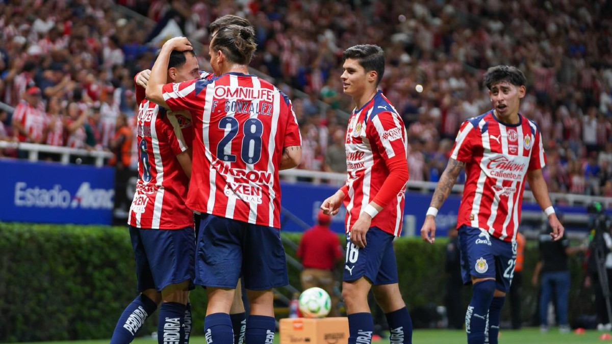 ¡Histórico! Chivas golea 5-0 al Puebla, impone récord de 11 triunfos y clasifica a la Concacaf Champions Cup 2027. Mira los goles y lo que viene para el líder.