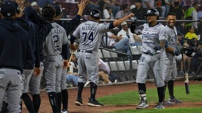 Equipo de Sultanes de Monterrey en su visita a Torreón.