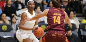 Fuerza Regia en el triunfo ante El Calor de Cancún Femenil en la Arena Mobil.