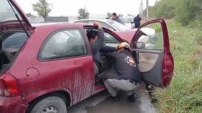 Dos personas resultaron heridas tras un choque en el km 15 de la autopista.