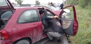 Dos personas resultaron heridas tras un choque en el km 15 de la autopista.