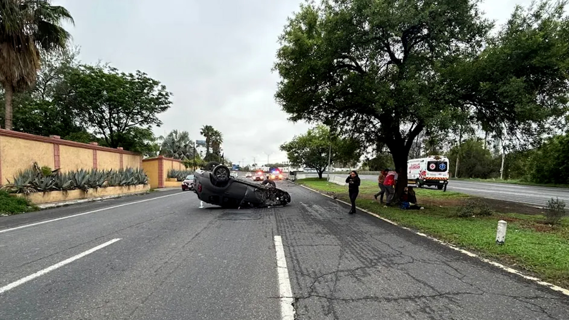 El accidente fue reportado alrededor de las 07:26 horas del domingo en el cruce del Antiguo Camino a Villa de Santiago y Cerrada de los Granjeros.