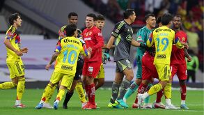 Helinho y Alex Zendejaz tuvieron un conato de bronca en los minutos finales del América vs Toluca.