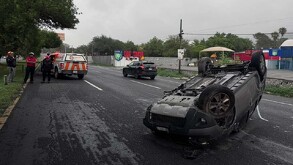 Camioneta volcada en Santiago