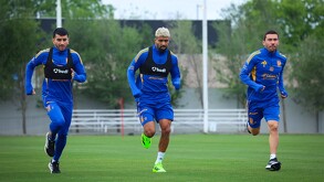 Ángel Correa, Rodrigo Aguirre y Juan Vigón en el entrenamiento de Tigres .