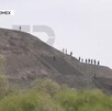 Elementos de la policía atienden la balacera en la pirámide de la Luna en Teotihuacán