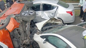 Autos siniestrados tras choque en Circuito Exterior Mexiquense, Ecatepec.