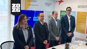 Directivos presentando Legado Monterrey en el Mundial 2026.