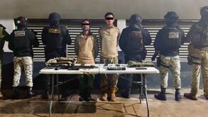 Fuerza Civil y fuerzas federales capturaron a dos hombres armados en la carretera Monterrey-Reynosa.