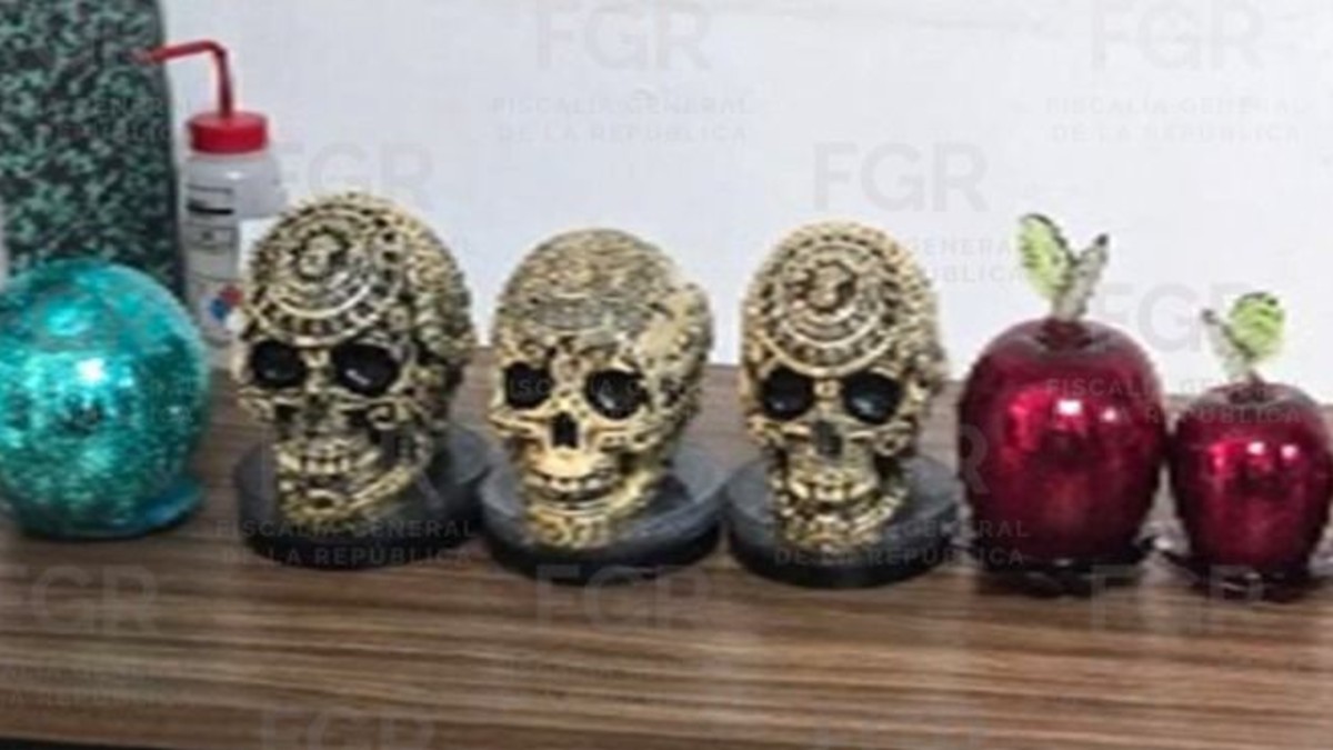 Elementos de la FGR decomisaron un paquete que contenia artesanias con metanfetamina en una paqueteria en Guadalajara