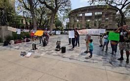 Artistas urbanos manifestandose