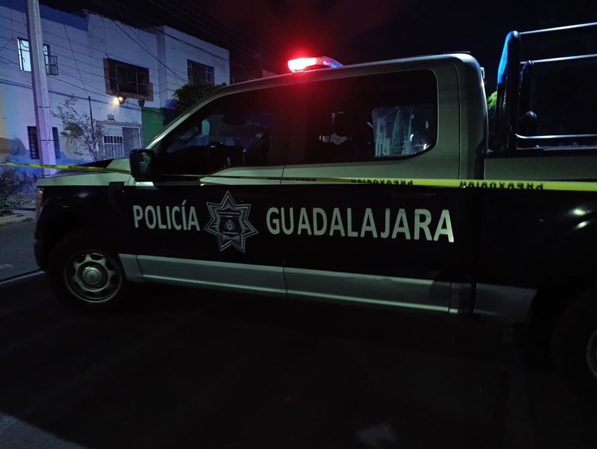 Vecinos de Rancho Nuevo en Guadalajara hallan cuerpo embolsado dentro de un auto abandonado por 15 días. Descubre los detalles del macabro hallazgo aquí.