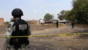 Guanajuato toma medidas cerrando pozos en desuso que son utilizados como fosas clandestinas para que no vuelvan a ser reutilizados por criminales.