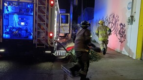 Una madrugada de terror en Guadalajara dejó tres muertos y dos heridos tras un ataque con arma blanca e incendio en La Nogalera. Conoce los detalles aquí.