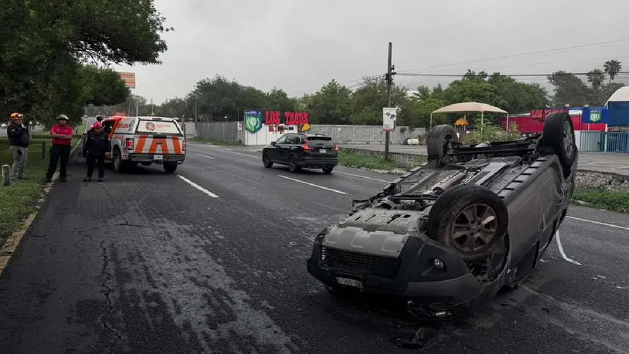 Una volcadura en la carretera Nacional, a la altura de El Barro, dejó dos personas lesionadas.