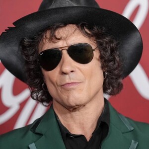 Enrique Bunbury habló de su deseo por ofrecer un concierto gratuito en el Zócalo capitalino.