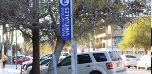 Calle de Torreón con un parquímetro digital