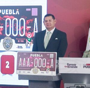 El Gobierno de Puebla presentó los dos modelos disponibles de Placas conmmorativas del Mundial 2026, conoce los requisitos y precios para conseguirlas.