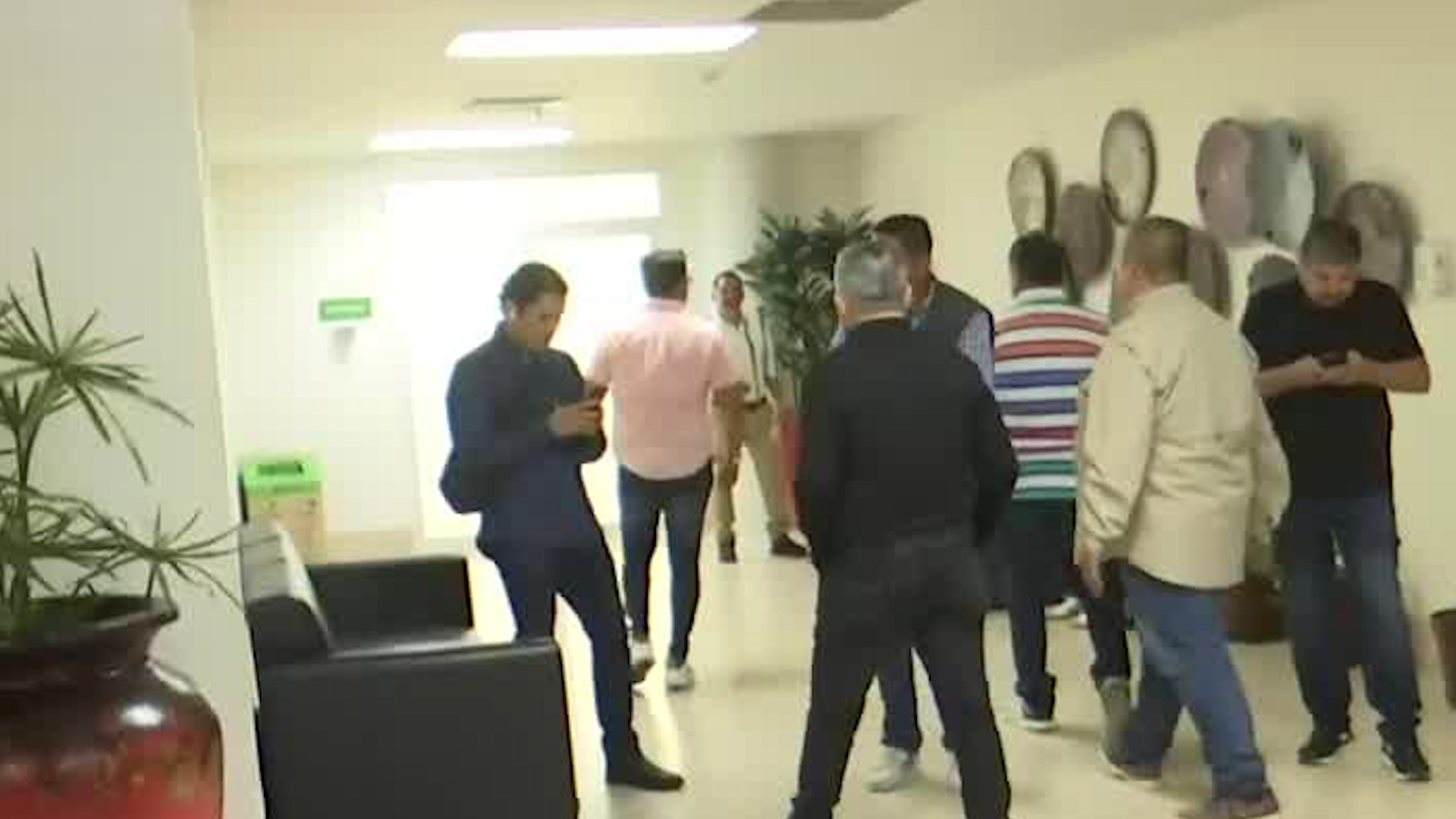 La situación laboral en el departamento de Plazas y Mercados del Ayuntamiento de Torreón ha alcanzado un punto crítico tras el inicio de un paro de labores.