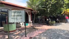 personas en una zona arqueológica de veracruz