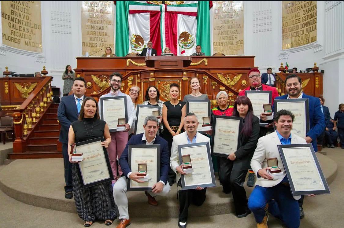 Ruth Sofía Contreras ganadora Medalla al Mérito en las Artes