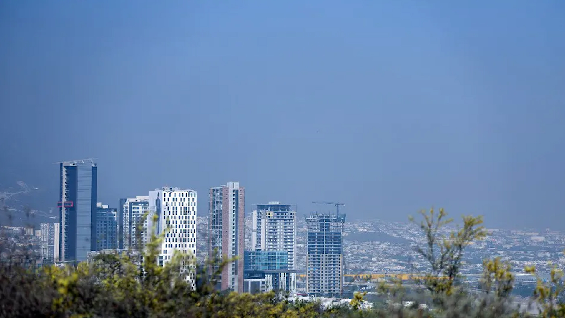 Según el Diario Oficial de la Federación, detalla que el plomo que se encuentra en el aire, alimentos, el agua y el suelo o el polvo, por lo que se debe medir.